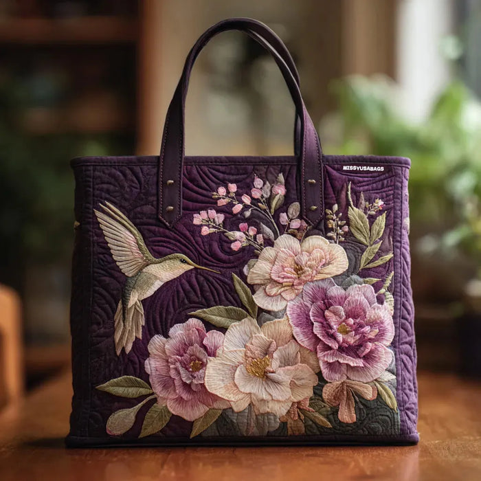 Violetti tikattu laukku kolibreilla ja orkideoilla