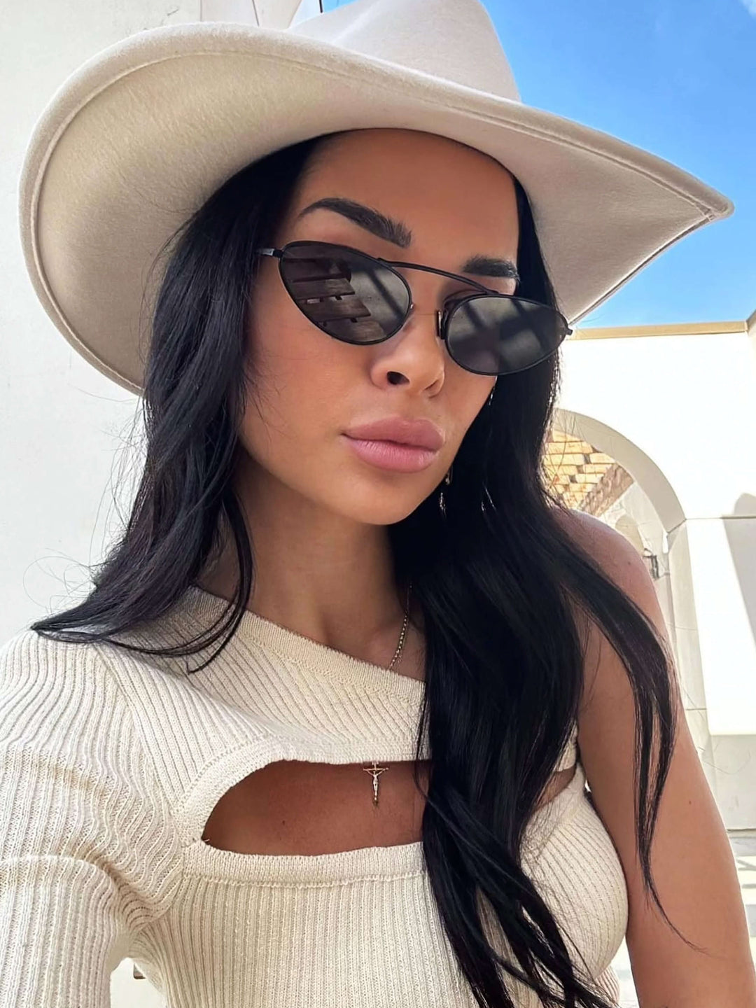 Navaya | Slim Oval Sunglasses